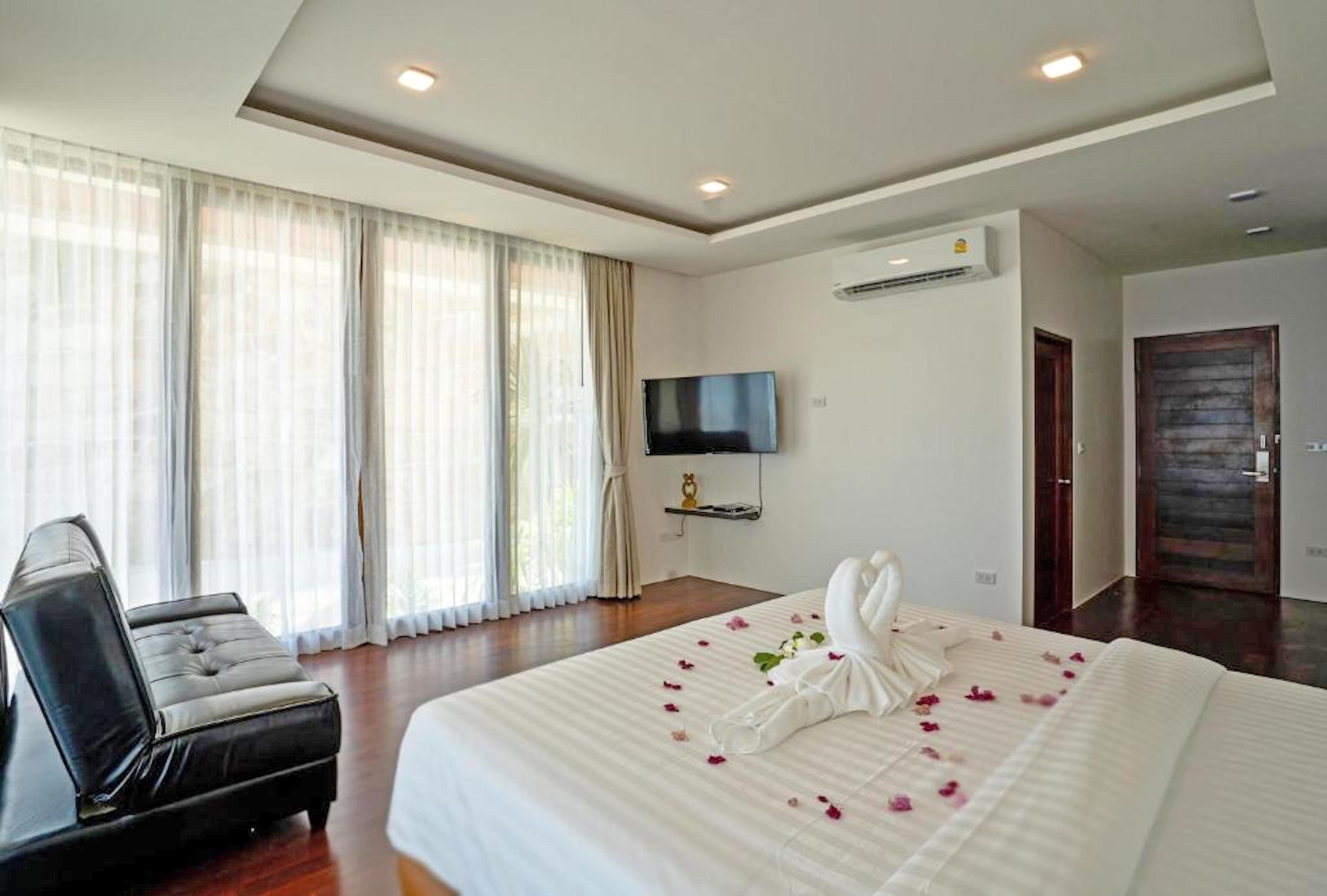 Phi Phi Mountain Beach Resort Sha Certified Exterior photo